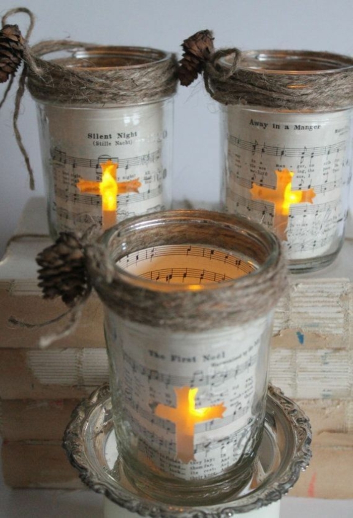 Gläser weihnachtlich dekorieren - mit Papier, Kerzen und Kreuzeb