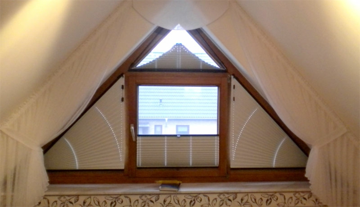 dreieckfenster-gardinen-und-faltstoren