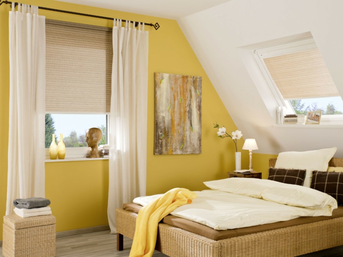 gemütliches-schlafzimmer-dachgeschoss-gardinen-dachfenster-sonnenschutz
