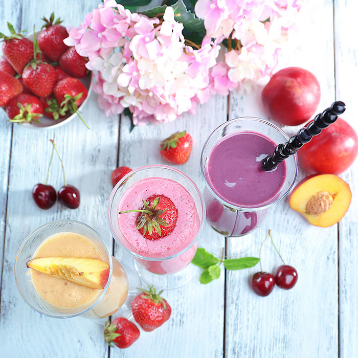 Smoothie Rezepte mit Obst, Pfirsich Erdbeere oder Kirsche, leckere und gesunde Getränke 