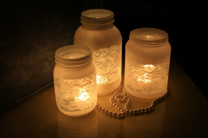 kunstvolles Bastel mit Gläsern - mit Pinsel bemalen und Kerzen zum Licht