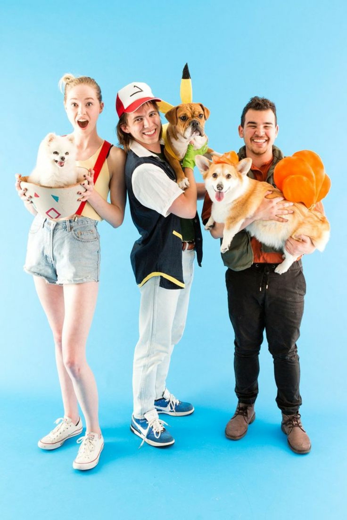Pokemon Kostüm Gruppe mit Hunden die Rollen spielen