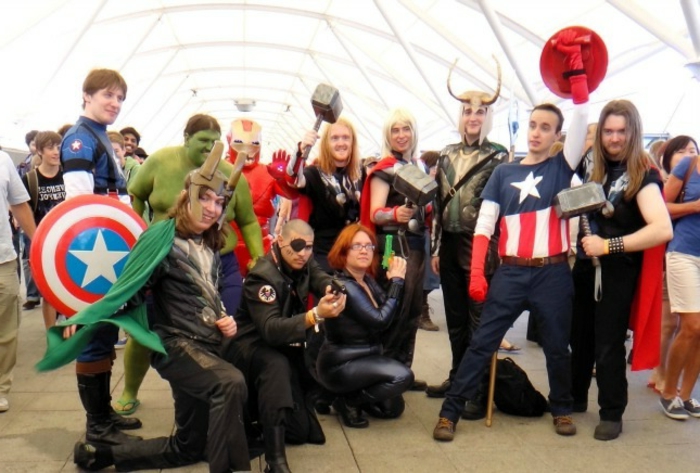 Kostüm Gruppe auf eine Ausstellung alle Helden von Avengers
