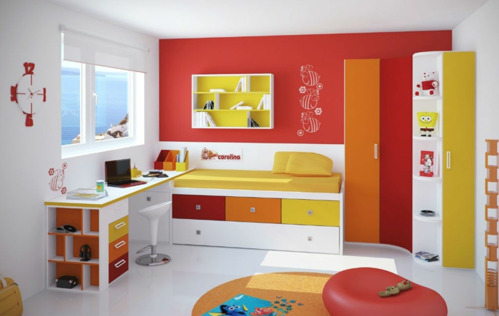 kinderzimmer für jungs gelb orange rot farben gradierend ausstattung wanddeko wanduhren 