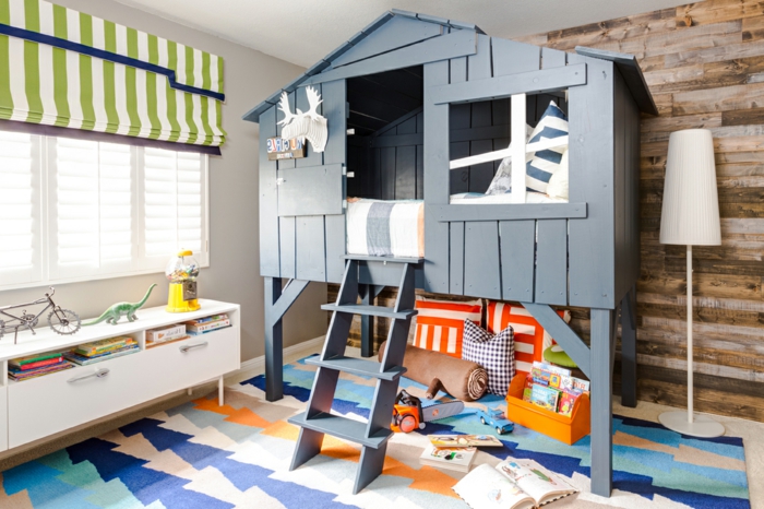 Raumsparende Möbel im Jungenzimmer