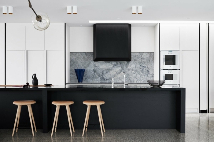 küche spitzschutz wand rückwand aus marmor küchengestatung in schwarz und weiß