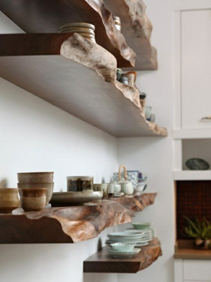 regal-selber-bauen-wandregale-aus-massivholz-teller-tassen-dekorationen-küchenregal