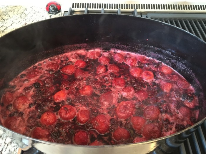 rote-gruetze-pulver-rote-gruetze-rote-beeren-kochen-lassen-und-spezialitaeten-daraus-kochen