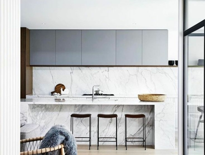 rückwände für küchen küchenrckwand in marmor optik graue küchenschränke küche mit kücheninsel