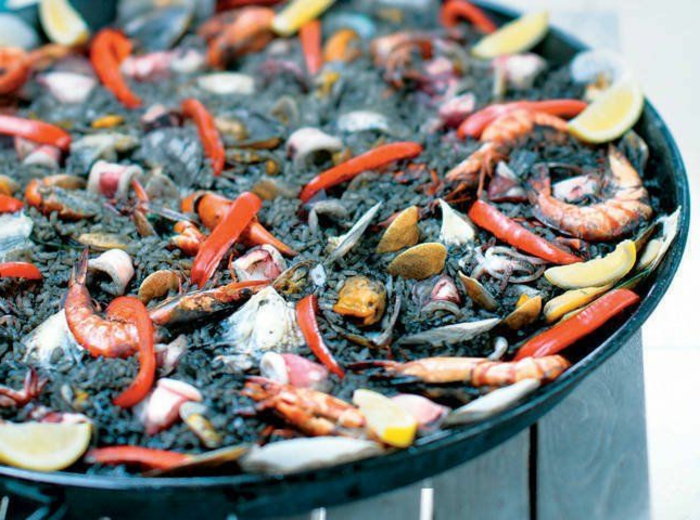 schwarzer reis gesund paella spanische gerichte mit schwarzem reis garnellen meeresfrüchte speise