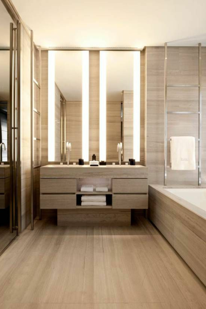 modernes badezimmer in hellbraun mit zwei großen spiegeln mit beleuchtung
