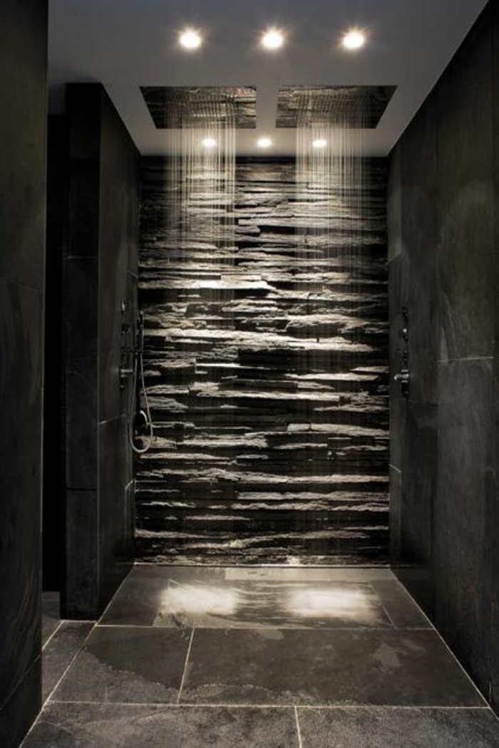 badezimmer in grau mit naturstein und dusche