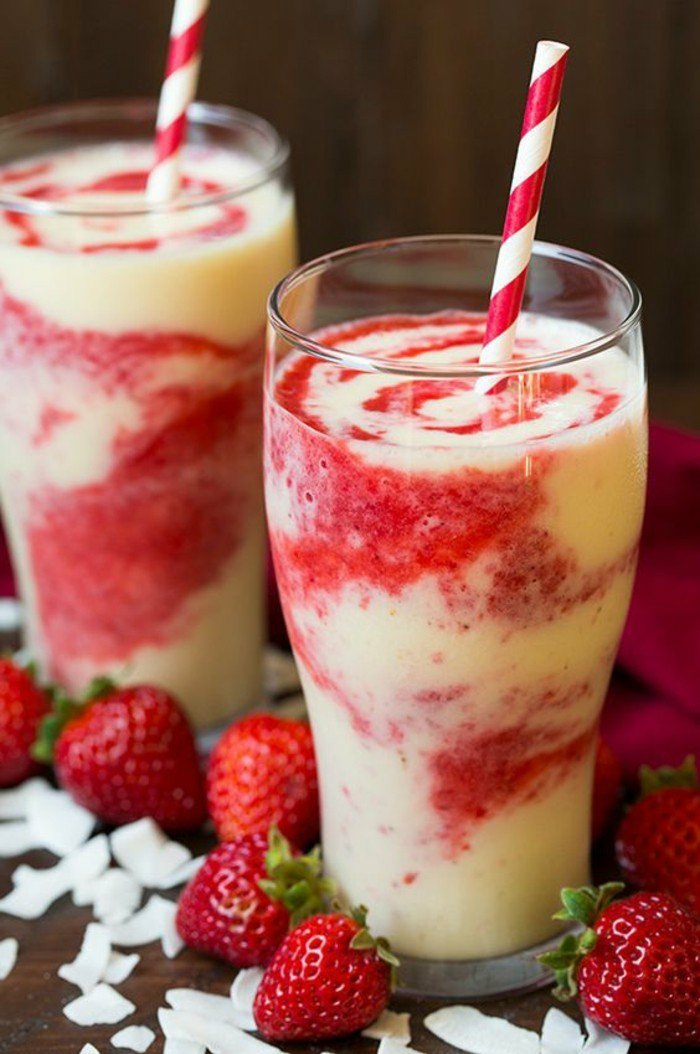 Kokos-Erdbeeren-Milch Smoothie zum Dessert