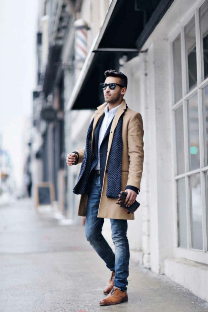 gehobene freizeitkleidung männer trendy outfits für männer mantel beige braune schuhe brille