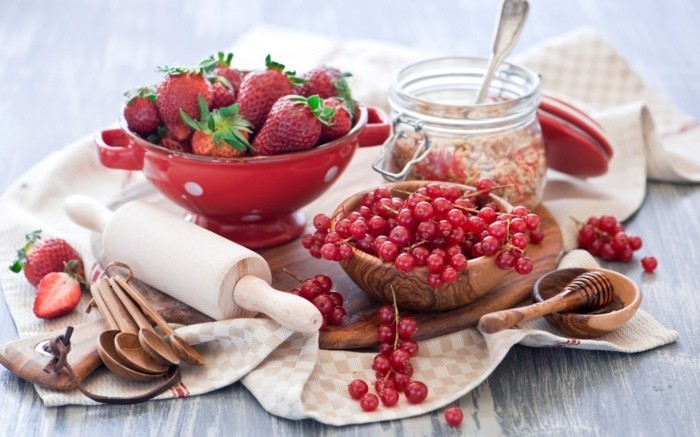 suessigkeiten-die-man-selber-zubereiten-koennte-gesundes-fruehstueck-mit-fruechten