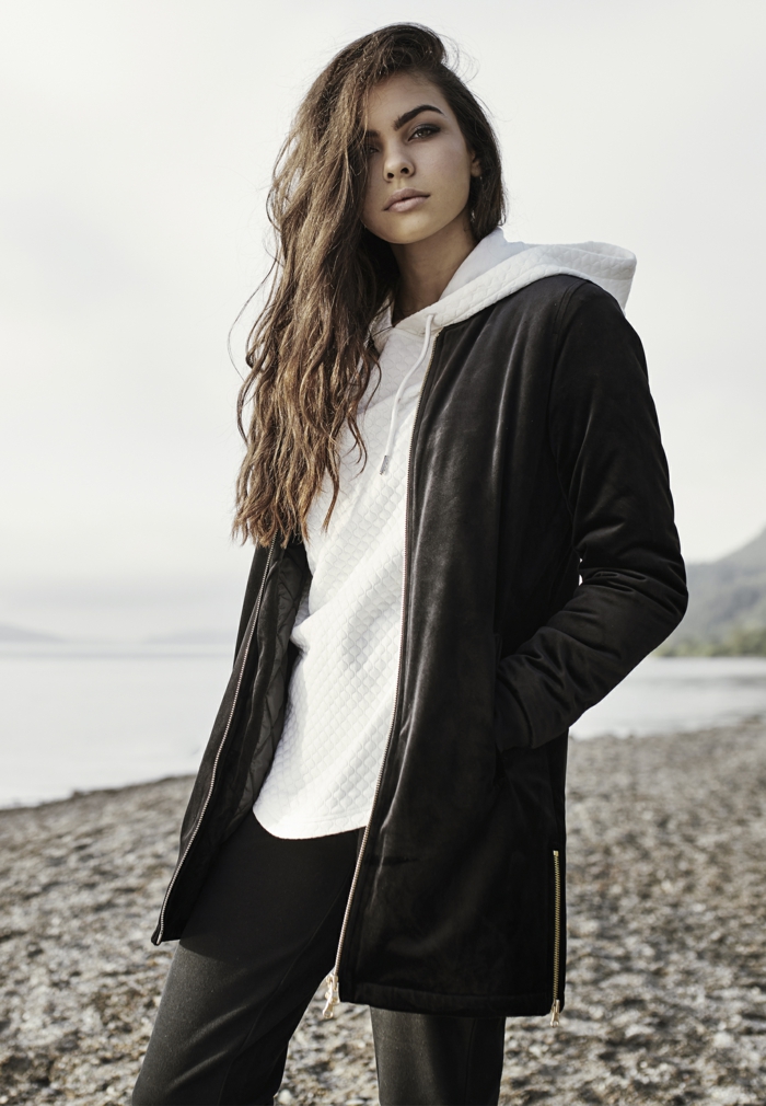 Urban Classics Bekleidung für Damen - schwarze Jacke und weißes Sweatshirt