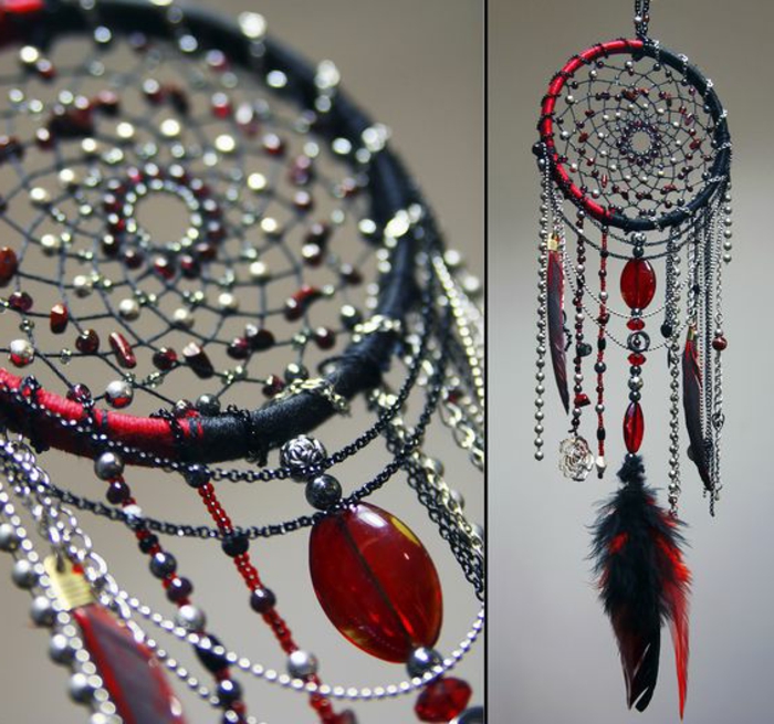 ein wunderschönes Traumfänger-Modell in schwarz-roter Farbe mit vielen Glasperlen und silbernen Schmücken