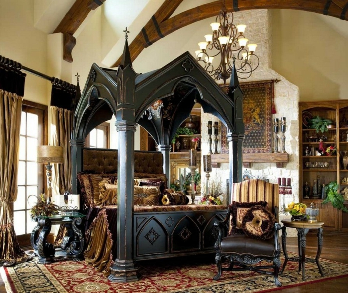 gotisch eingerichtetes Schlafzimmer mit schwarzem Doppelbett aus Holz, Schrägdach, gotiche Möbel
