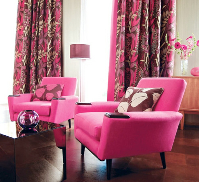 moderne vorhänge in rosa mit blumen im wohnzimmer 