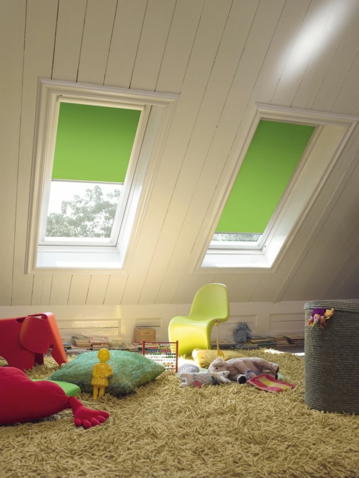 grüne Rollos für Dachgeschos Kinderzimmer kuscheliger Teppich