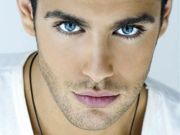 Augen schwarze haare mann blaue Augenfarbe: Überraschende