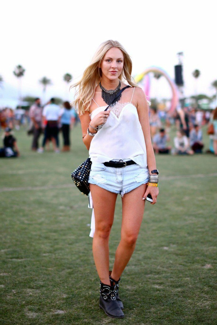 hippie festival outfits die weiße farbe ist besonders beliebt in den heißen tagen weißer top kurze hose 