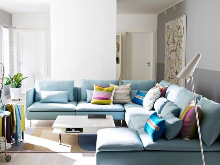 tolle Ideen zur Wohnzimmer Gestaltung mit bunten Kissen mit unterschiedlichen Mustern