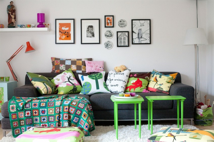 eine süße Idee für Couchdeko mit Kissen mit unterschiedlichen Waldmotiven