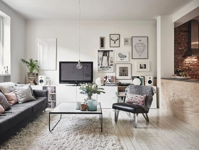 deko wohnzimmer modern ideen im orientalischen stil touch elegant, weißer teppich auf dem boden, fernseher, wandbilder, sessel