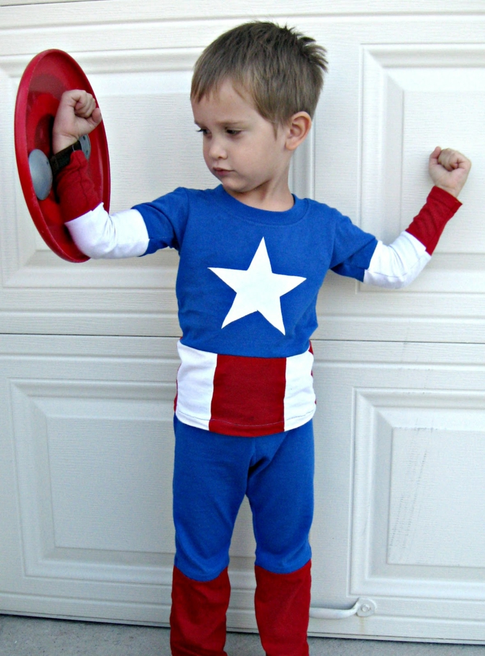 DIY Fasching Kostüm von Captain Amerika aus drei Blusen in entsprechenden Farben 