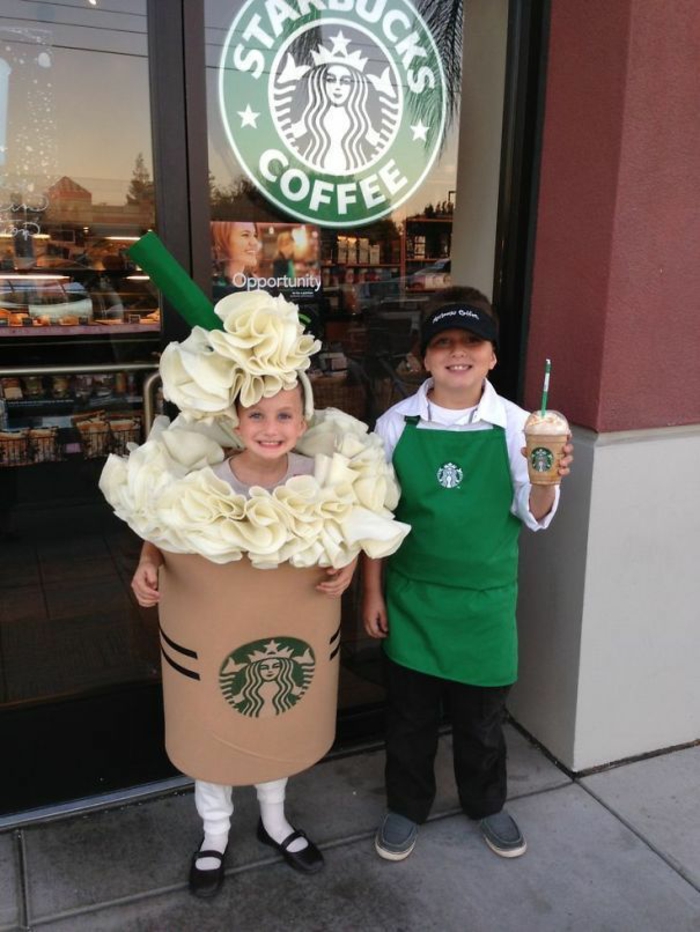 eine Werbung von Starbucks wie DIY Faschingkostüm - Latte und Angestellter