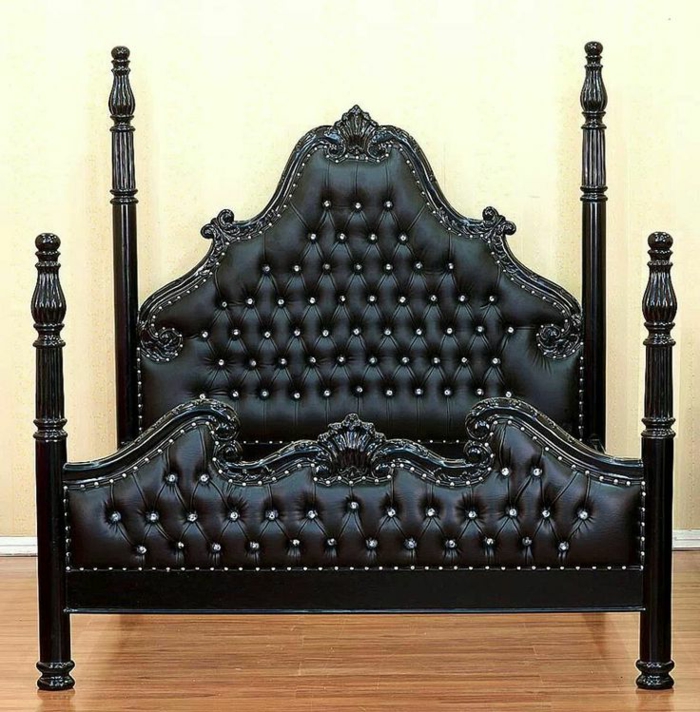 massives Doppelbett aus Leder und Holz in schwarzer Farbe mit Gravür und vielen Metallkapsen