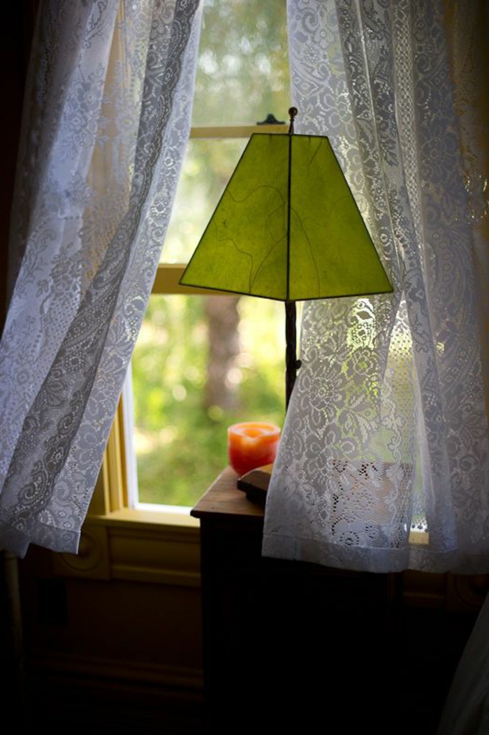 Lampe für Fensterbank mit grünem lampenschirm