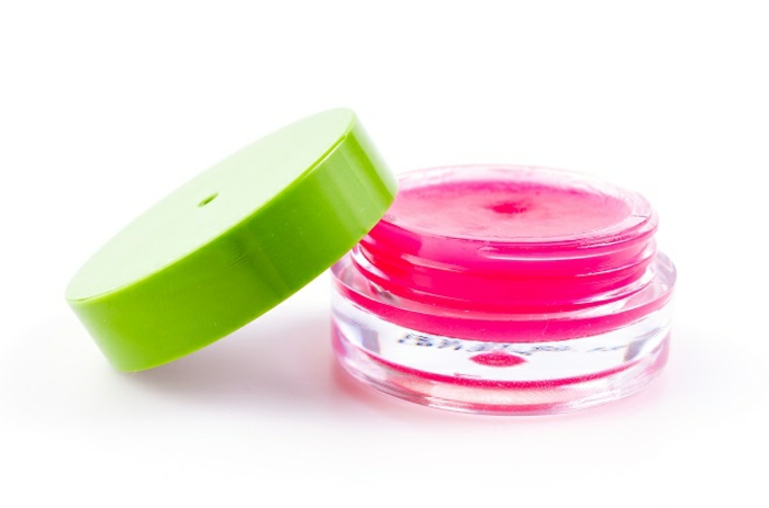 rosa lippenpflegestift selber machen, grüner verschlussdeckel, behälter aus glas