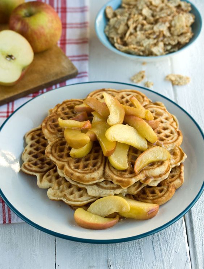 Waffeln, karamellisierte Äpfel, Low Carb Nachtisch