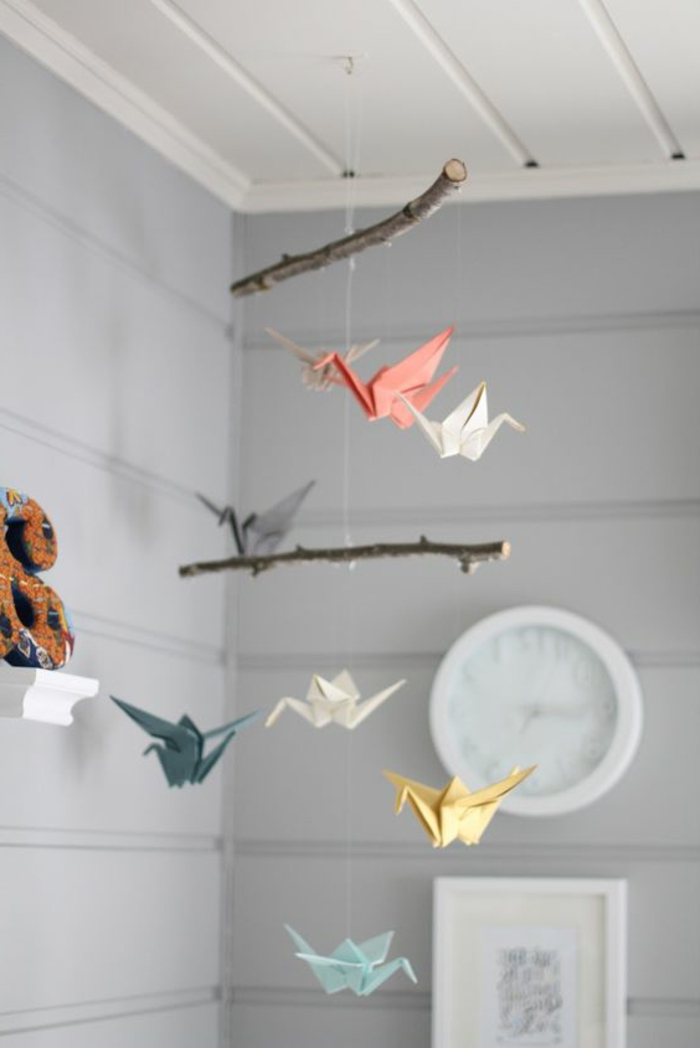 Mobile aus echten Ästen zur Halterung und Origami Kranichen aus Origami Papier