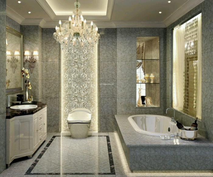 elegantes Badezimmer mit modernen Badfliesen, luxuriöses Design, Kronleuchter 