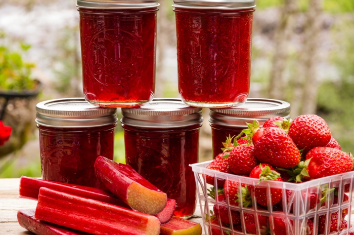 Rhabarber kochen - Marmeldade mit Erdbeeren, Gelierzucker, Pektin und Limette