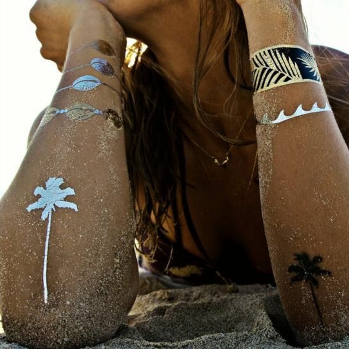 tattoo muster armband palme blätter dekoration für körper kette golden frau am strand sonnenbad 