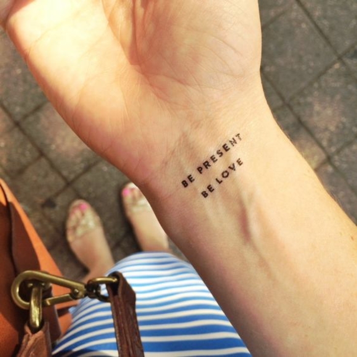 tattoos motive kleines tattoo motivation inspiration sich selbst motivieren temporäre worte auf hand