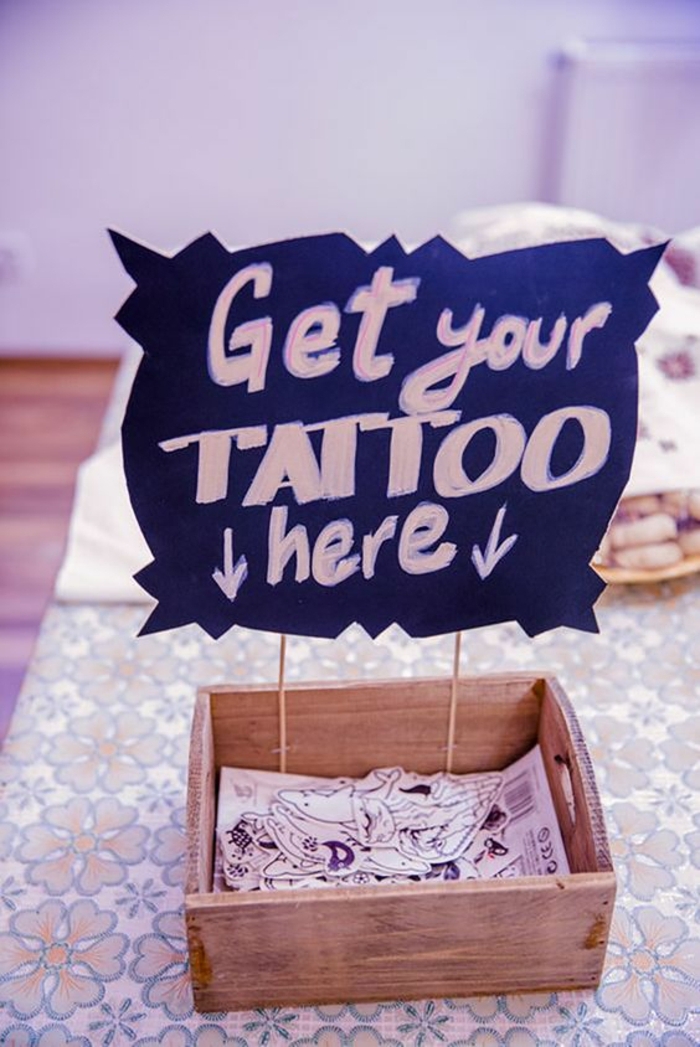tattoos motive alle tattoo sticker in einem kasten lagern tolle idee zum entnehmen ordnung zu hause