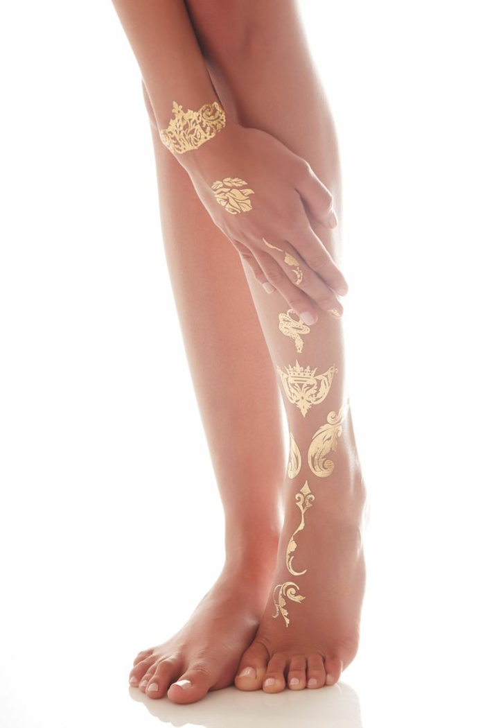 tattoo schulter frau bein hand goldene dekoration für den ganzen körper tolle ideen zum entnehmen