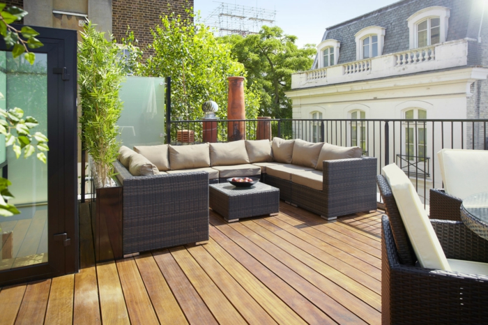 terrassengestaltung ideen zum einrichten und ausstatten von balkon und terrasse großes sofa 