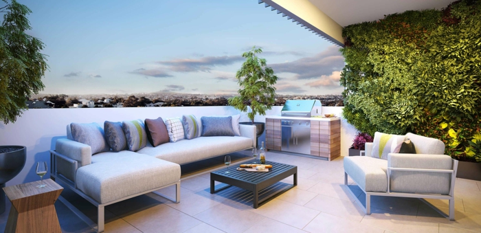 terrasse gestalten elegant und dezent terrasse mit großem sofa bunte kissen grüne pflanzen 