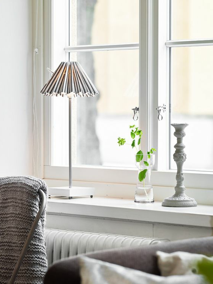 Fensterdeko Tipps Dekoornamente Lampe für die Fensterbank