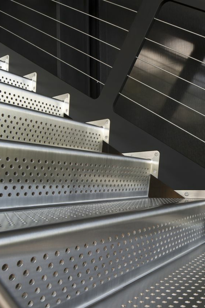 massive Treppen aus Stahl mit robustem Design