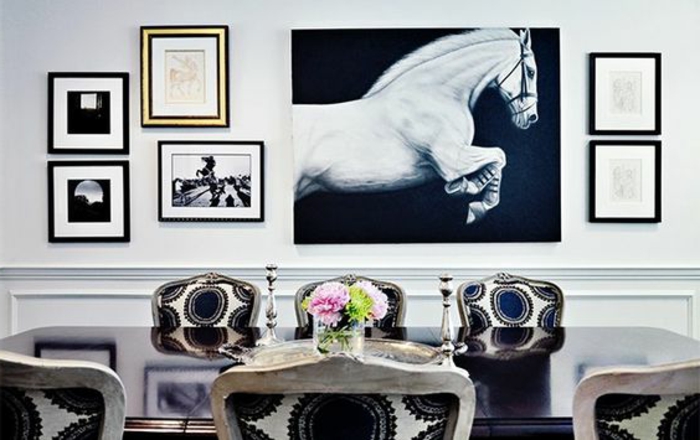 faszinierende wandbilder für ein schickes und einzigartiges zuhause weißes pferd schwarzer hintergrung
