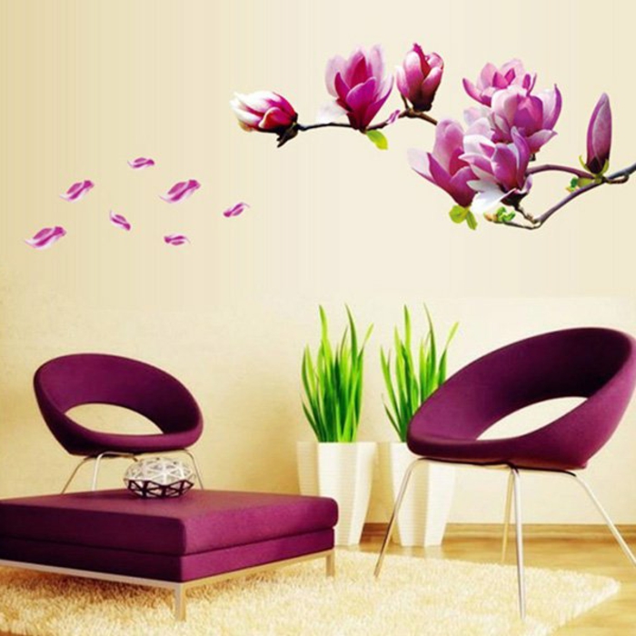 Wandgestaltung im Wohnzimmer mit tollen Wandstickern - violette Blühten