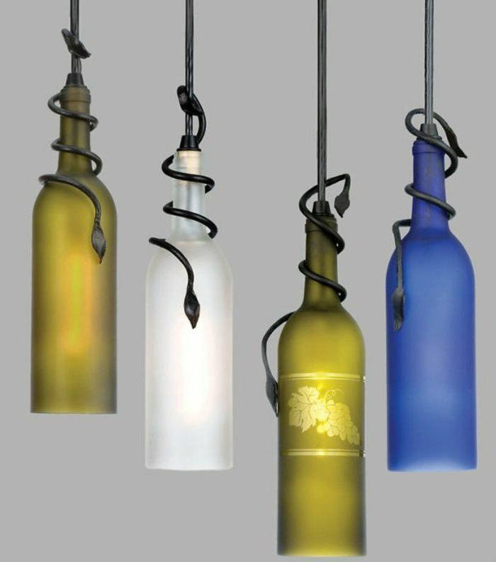DIY Glaslampenschirme aus Weinflaschen in gelber, weißer und blauer Farbe mit einem interessanten Detail 