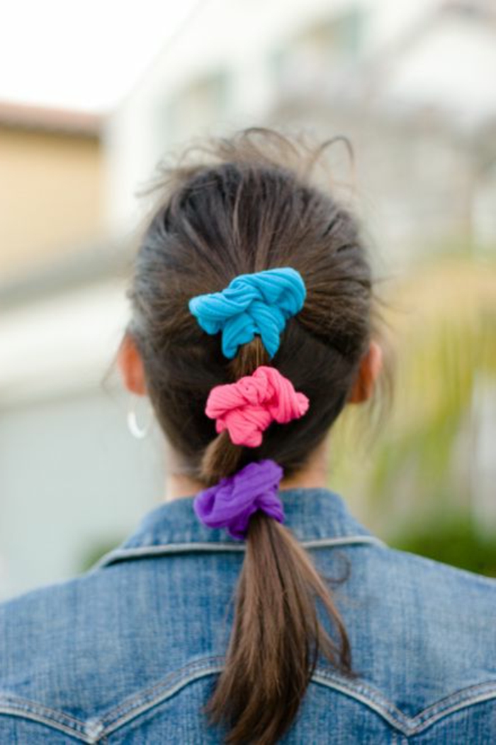 80er Kleidung - Frauenaccessoires für die Haare, Neonhaarbänder in blau, pink und violett, Scrunchies